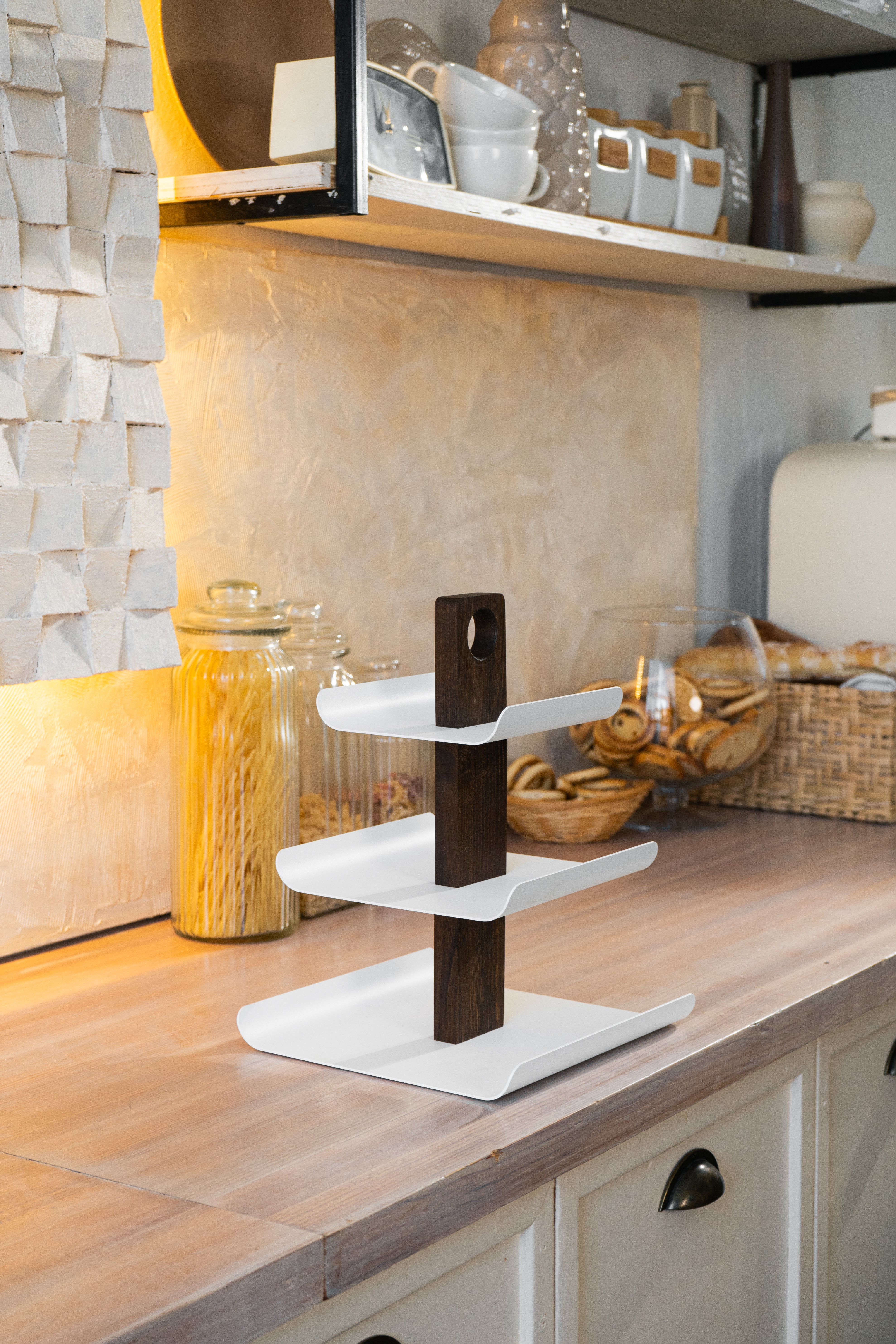    3-stöckige Etagere aus Holz und Metall – Servierständer für Cupcakes, Obst &amp; Desserts / Kuchenständer / Gebäckständer / Candy Bar - Weiß- HolzRepublik