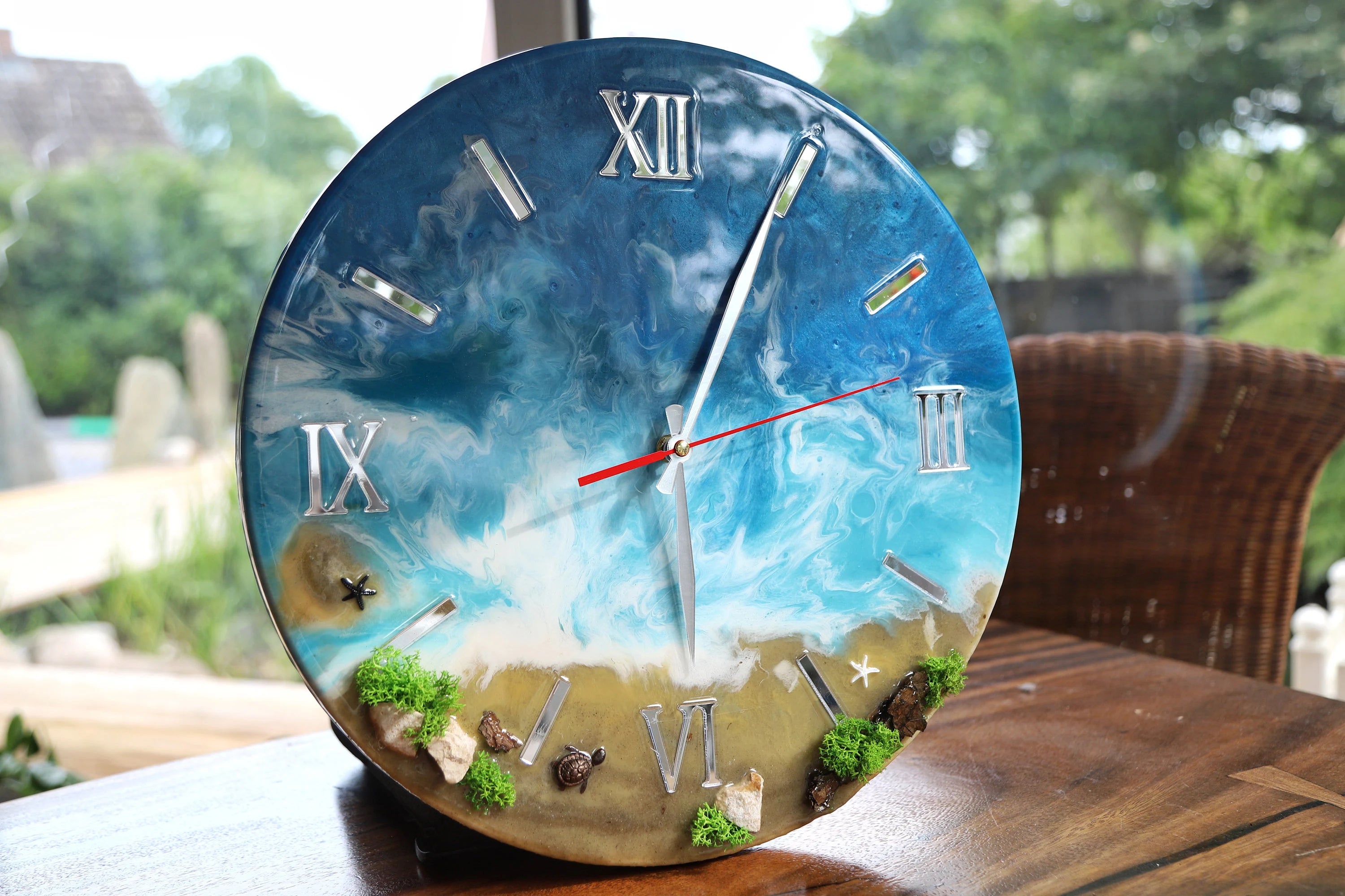 Besonderes Geschenk für Meerliebhaber handgemachte Ocean Uhr aus Epoxidharz
