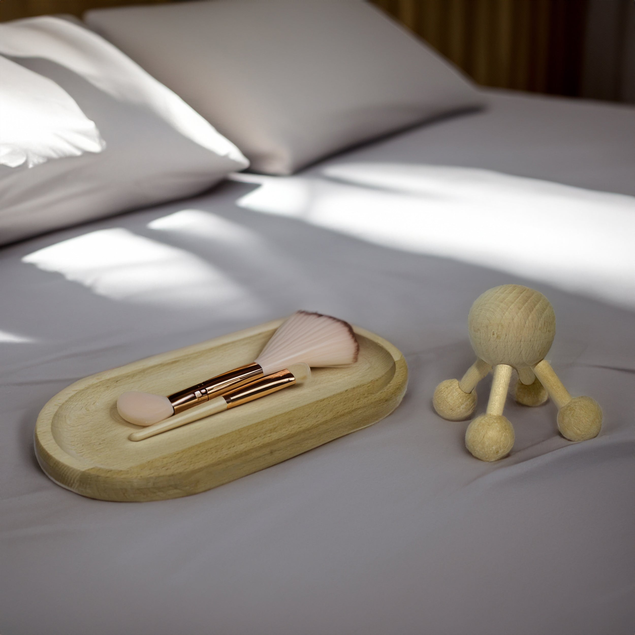 Holzkopfmassager "Molekül" & Elegante Eichen Tray